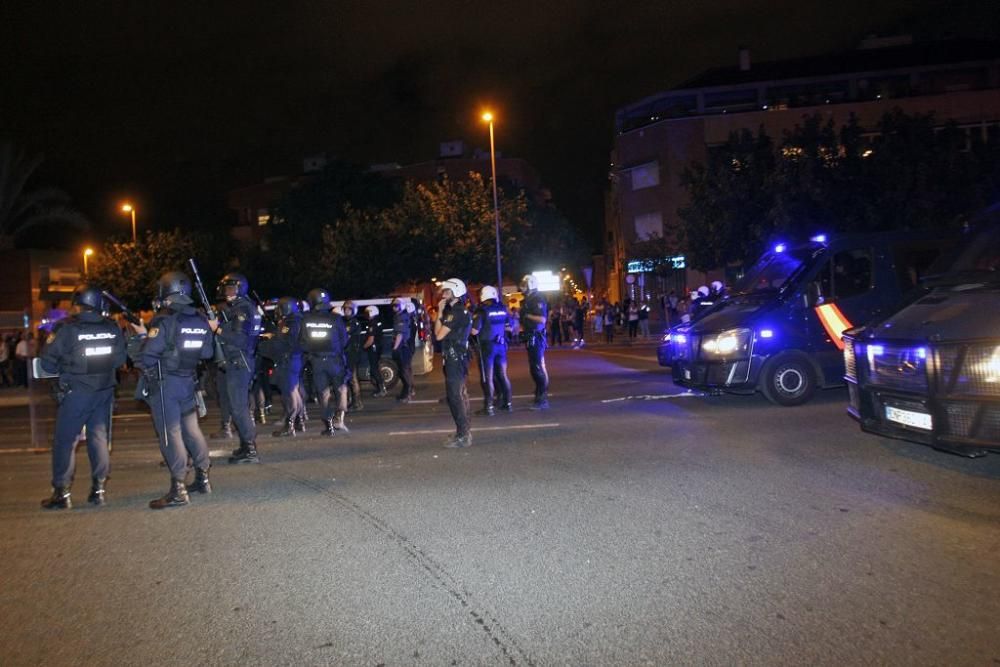 Los manifestantes protestan contra el AVE