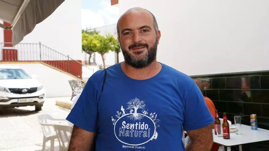 VÍDEO | David Laureano, agricultor vecino de Berrocal: "Todo se ha quemado, ahora hay que ir poco a poco"