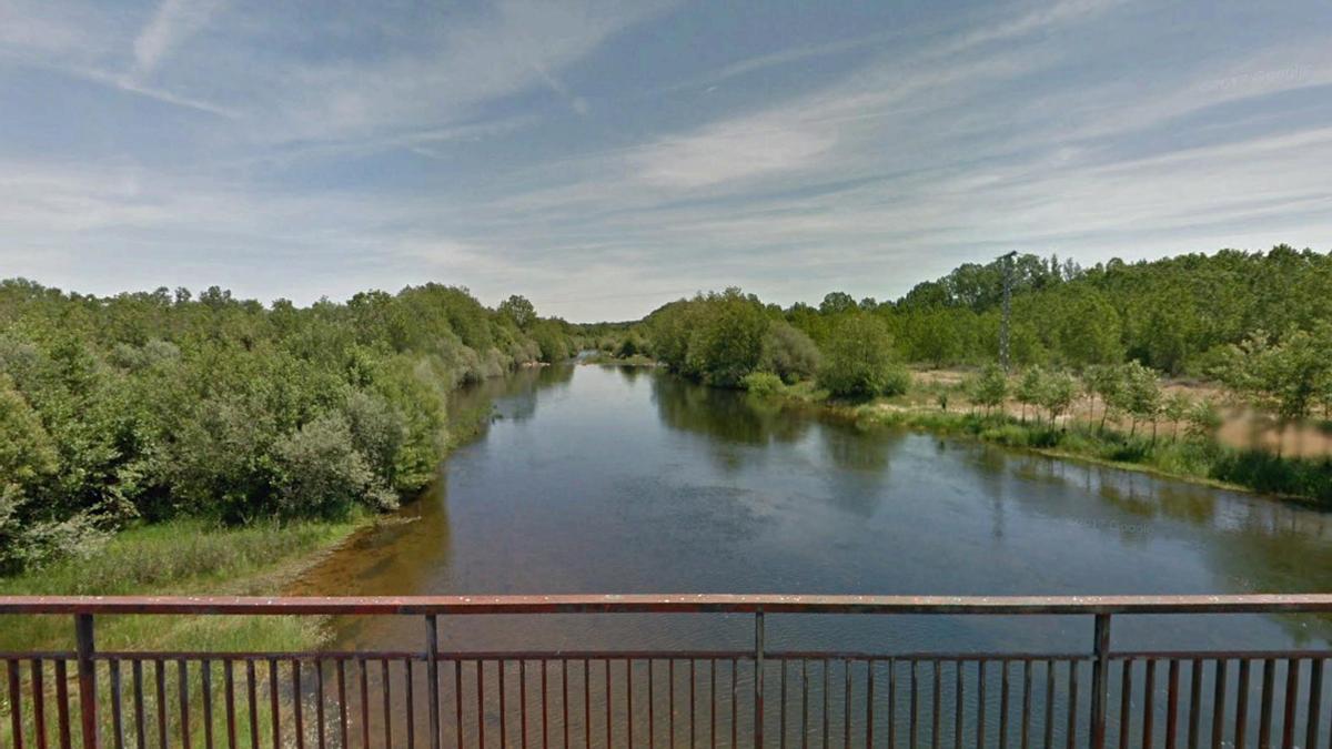 Vista del río Tera agua abajo de puente.