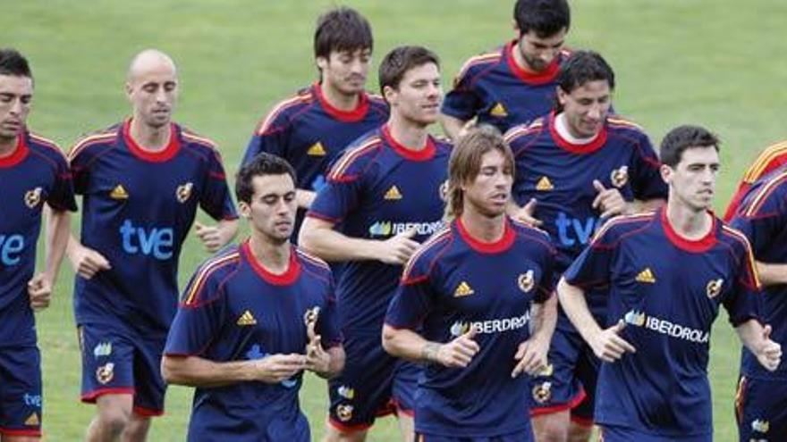 Los jugadores de la selección durante el entrenamiento que el combinado nacional realizó el martes en Las Rozas.