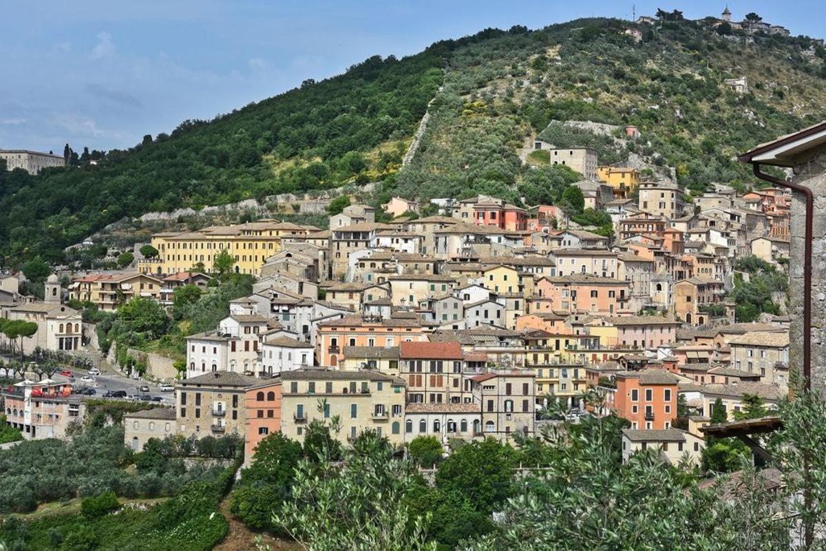 Italia tiene su "Camino de Santiago": de peregrinación por el Camino de San  Benedetto - Viajar