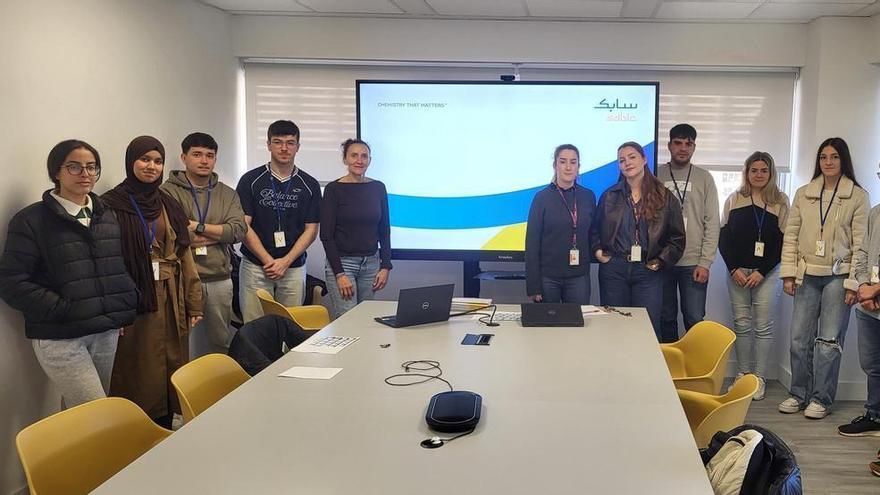 Diecinueve estudiantes inician sus prácticas de FP Dual en Sabic Cartagena