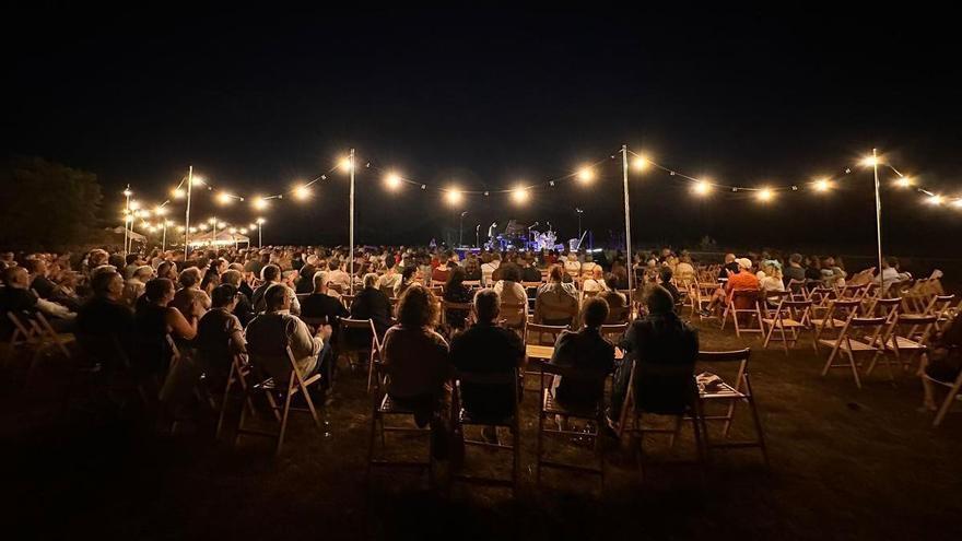 Castellbell i el Vilar proposa escoltar música sota la llum de la lluna amb vistes a Montserrat