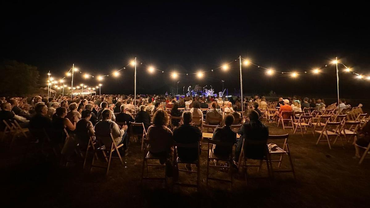 El pla del Mas-roig de Sant Cristòfol durant una de les edicions del concert del Pla de Lluna al Camí Ignasià