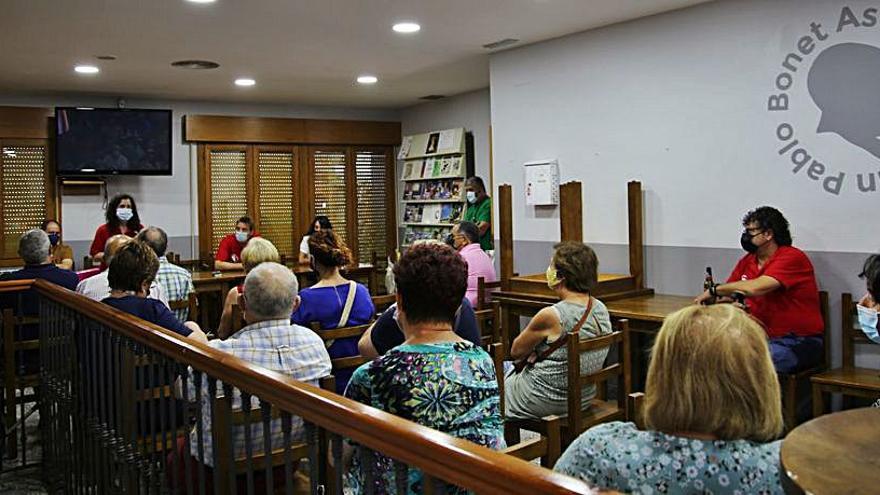 La revista repasa como ha afectado la pandemia a la localidad.