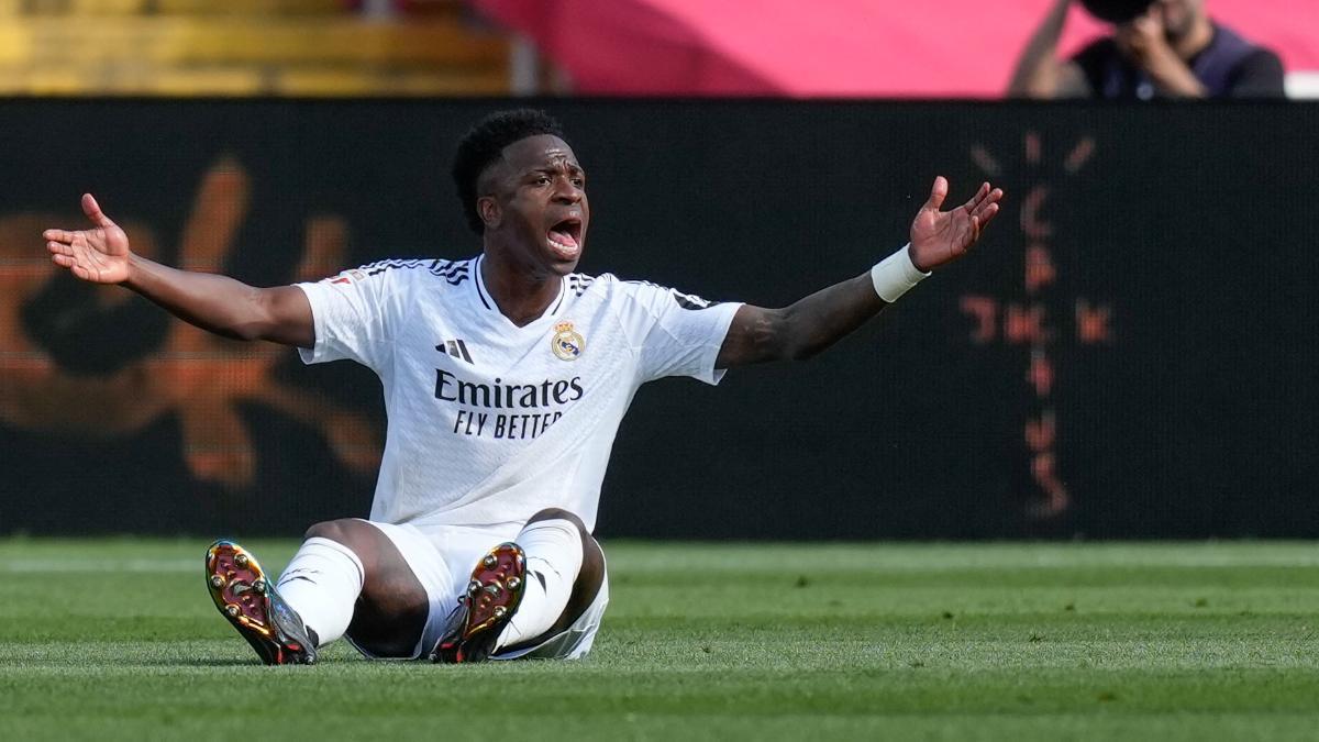 El gesto de Vinicius hacia el árbitro Ricardo de Burgos