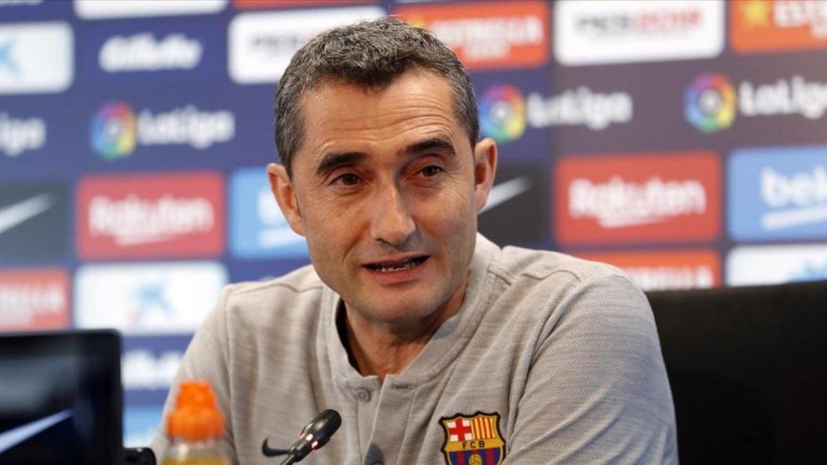 Valverde contesta las preguntas de los medios