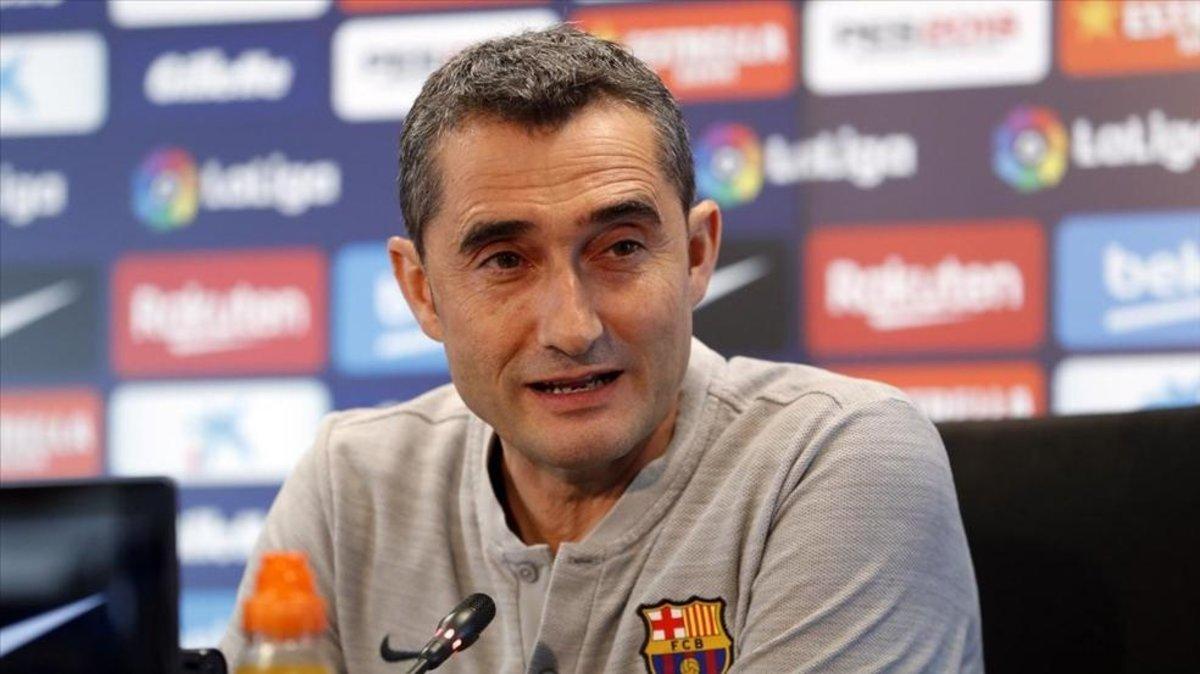 Valverde contesta las preguntas de los medios
