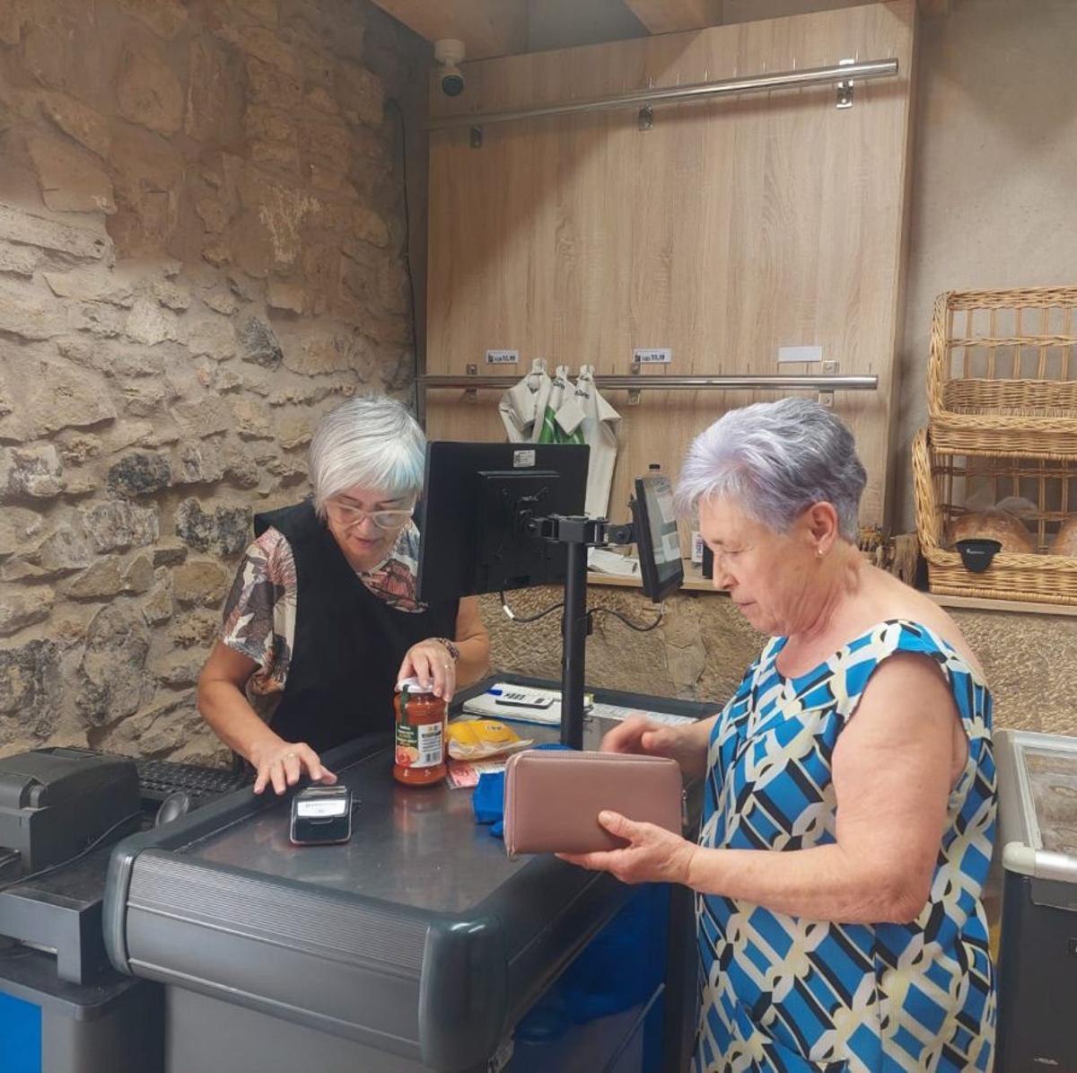 "La botiga és un servei públic"