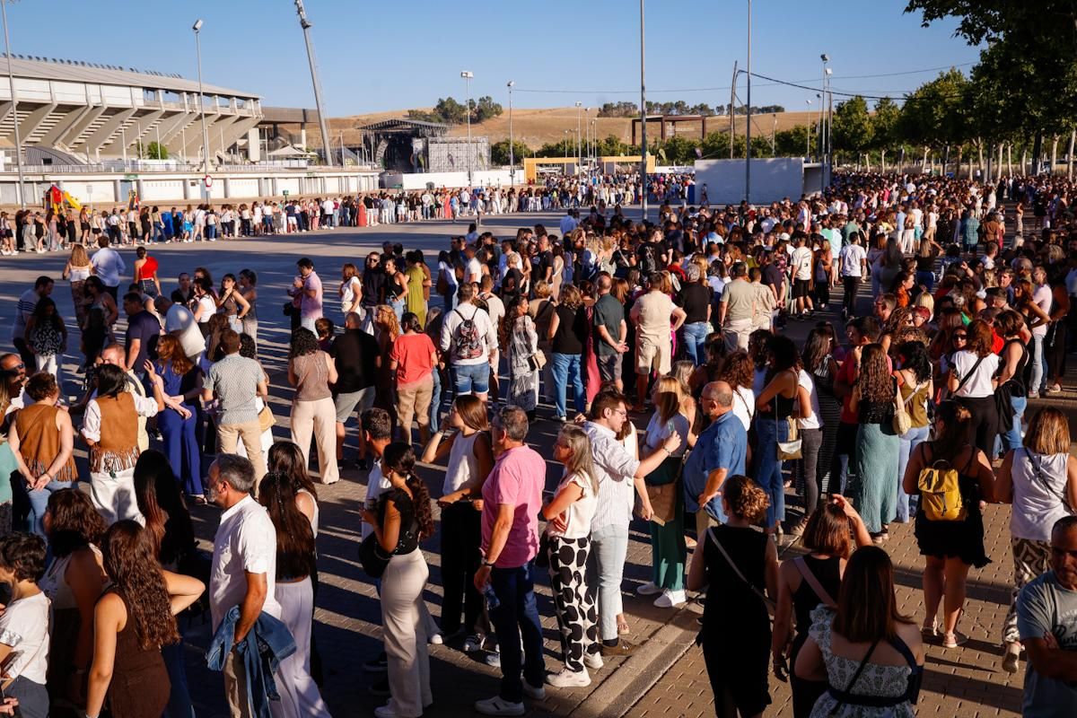 El concierto de Manuel Carrasco congrega a miles de fans en El Arenal