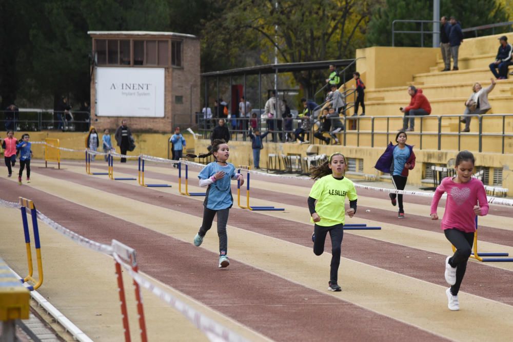 Uns 800 escolars donen relleu un any més al Cros de Manresa al Congost