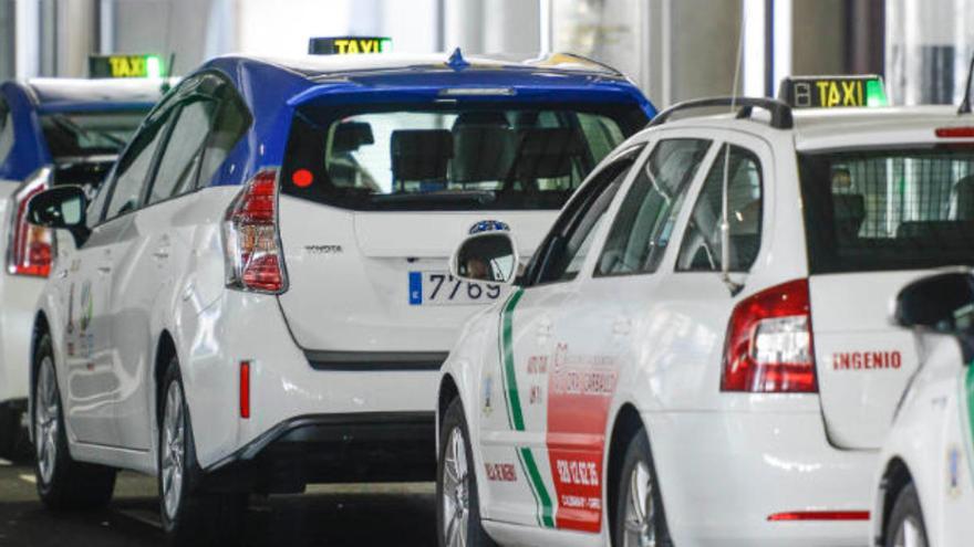 El Cabildo de Gran Canaria crea una línea de ayuda económica para los autónomos del sector del taxi