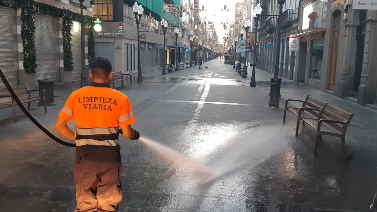 Limpieza en Las Palmas de Gran Canaria tras la Nochebuena