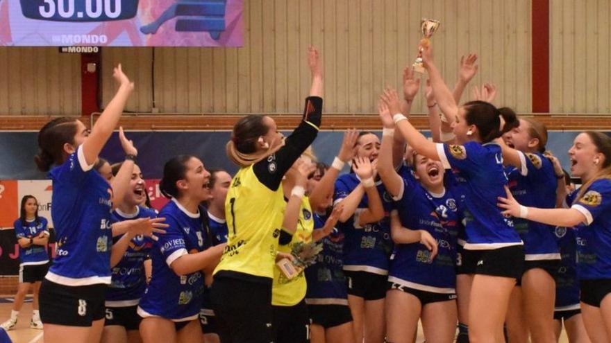 El juvenil femenino del Unión Financiera Balonmano Base Oviedo, campeón regional