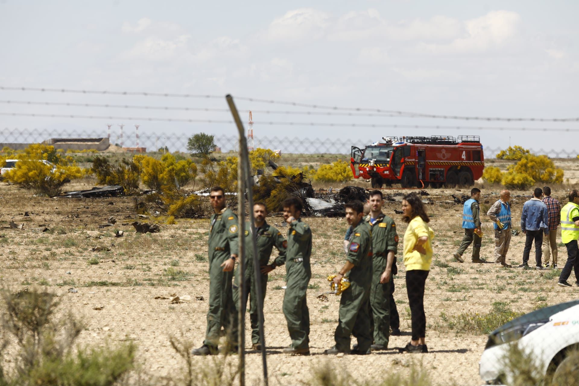 En imágenes | Un caza se estrella en la base aérea de Zaragoza