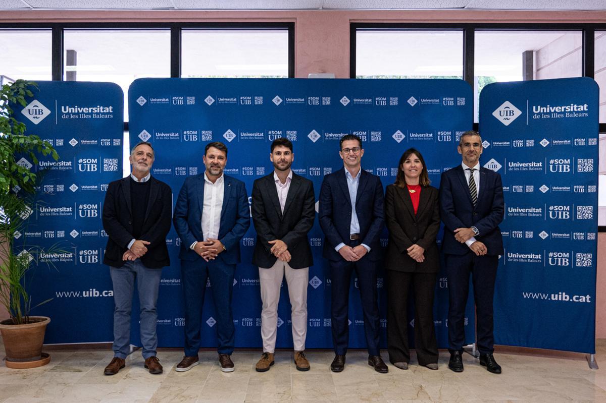 Luis Vegas, José Tirado, Adrià Muntaner, Joan Miquel Duran, Aina Salom y Jaume Campaner posan en la UIB