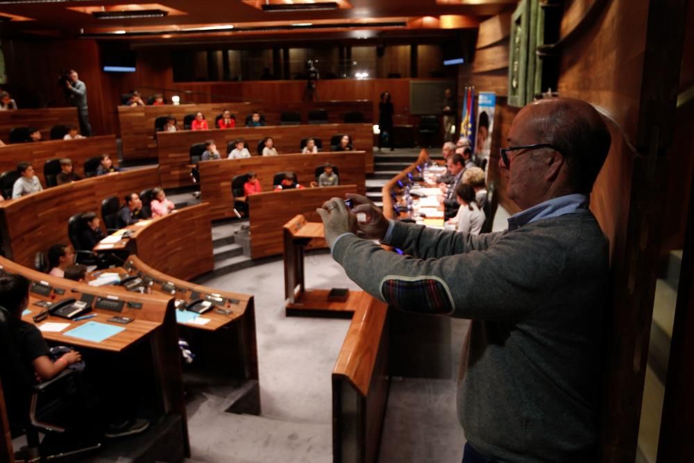 Sesenta escolares asturianos se convierten en diputados por un día