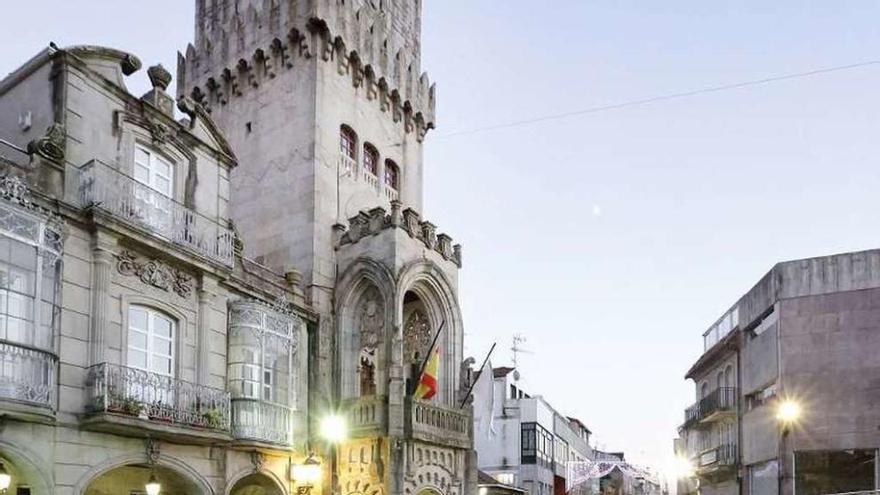 Vecinos en la plaza del Concello durante un evento cultural. // A.H.