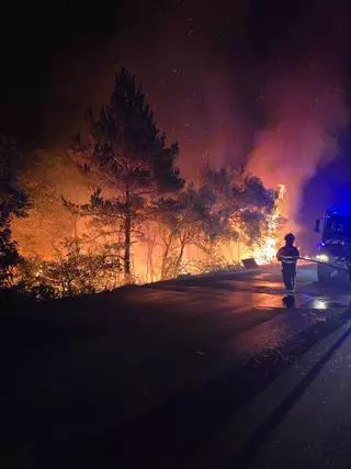 El incendio de Riglos calcina 17.000 hectáreas y avanza descontrolado hacia Jaca