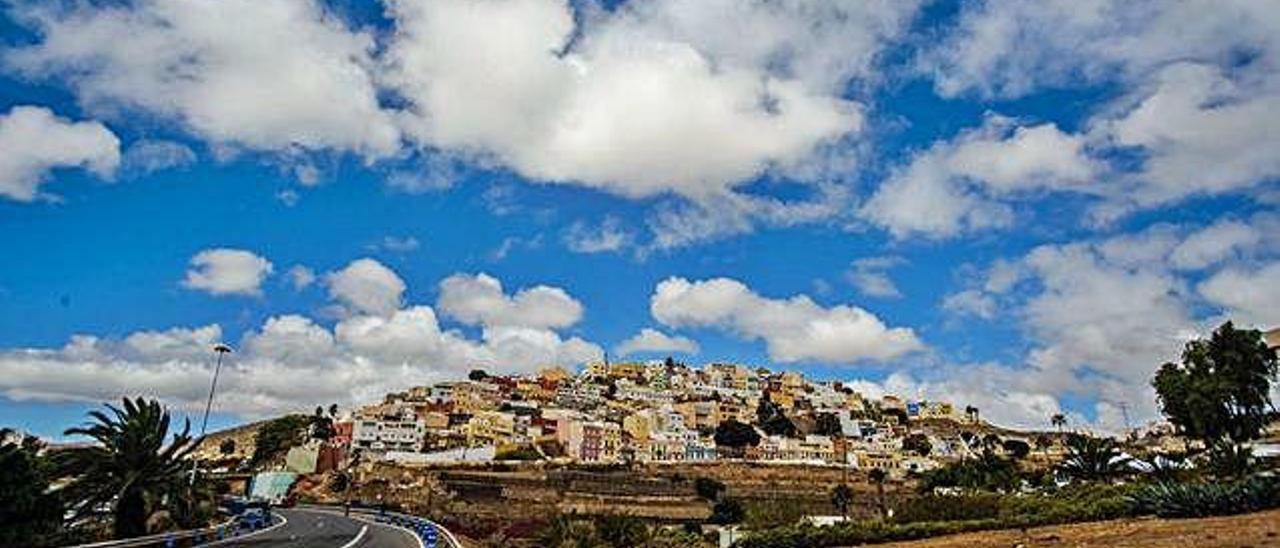 Vista del barrio de San Roque, desde la zona de El Pambaso, en la carretera general del centro.