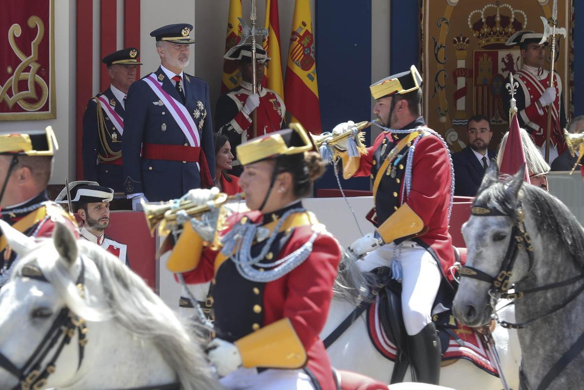 Las imágenes del desfile del Día de las Fuerzas Armadas en Oviedo.