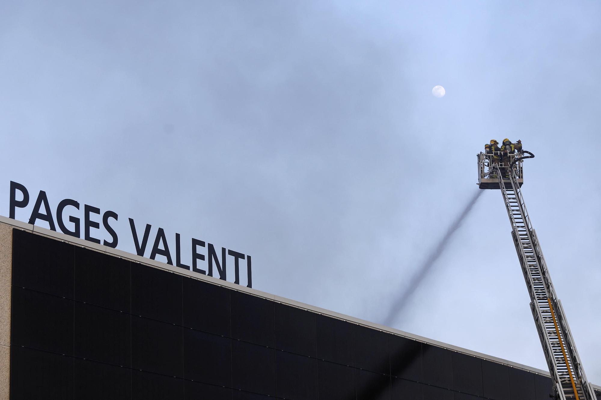 Les imatges de l'incendi de la fàbrica tèxtil a Sant Jaume de Llierca