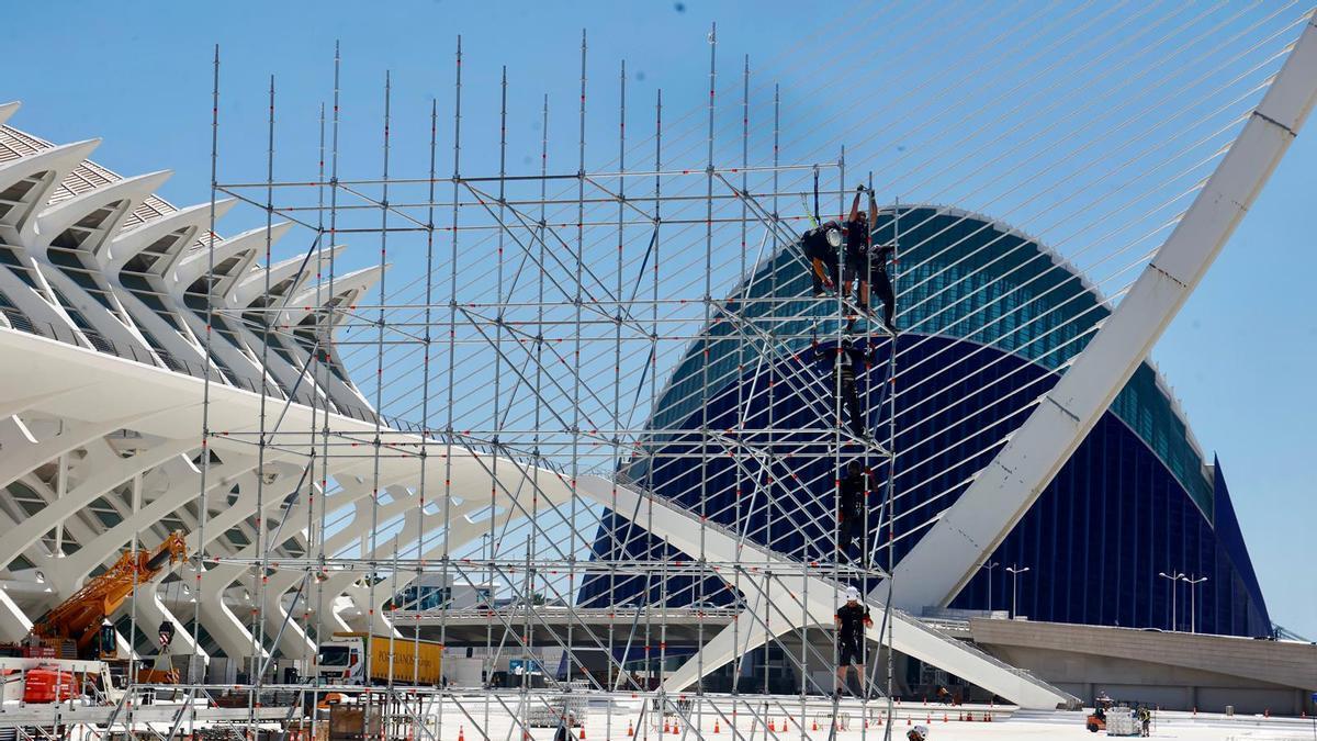 Comienza el montaje del escenario del Festival de les Arts