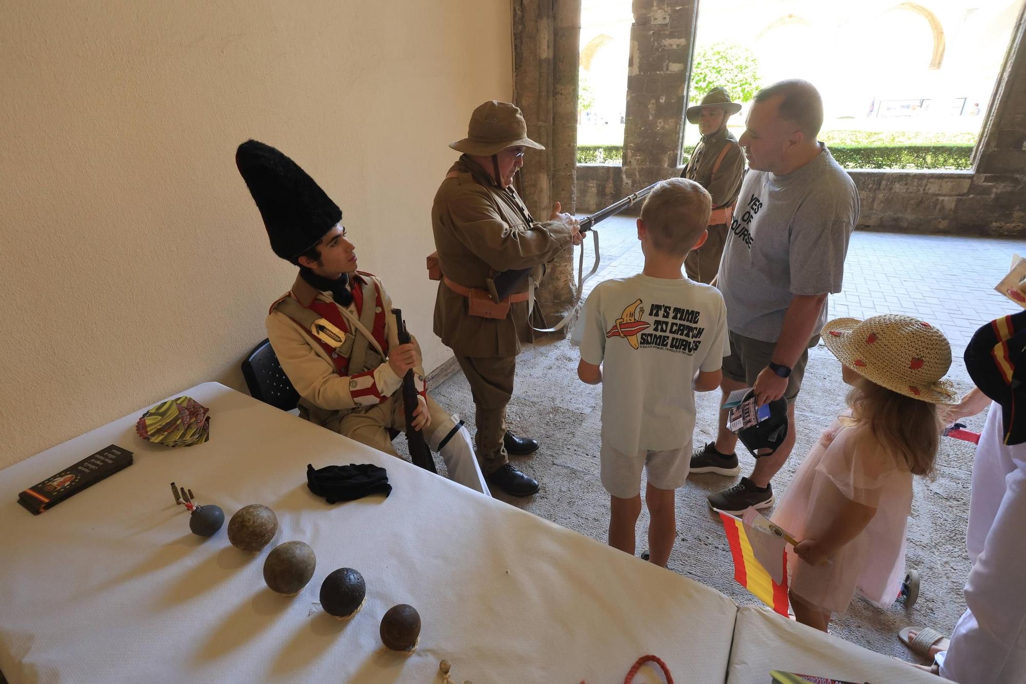Jornada de puertas abiertas en el cuartel de Santo Domingo de València