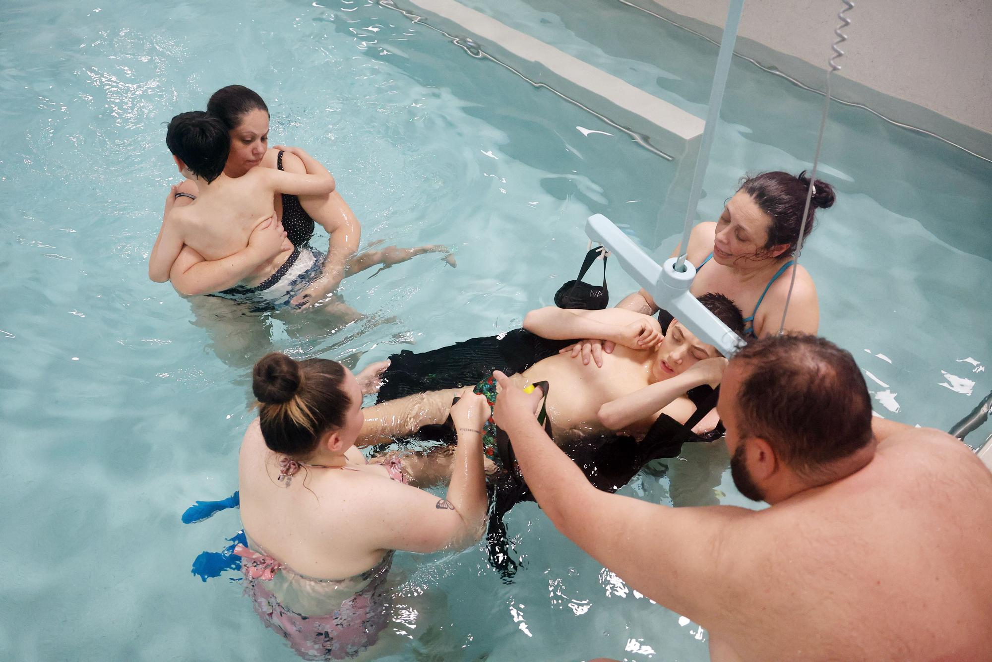 Una terapia tan única como beneficiosa: así es la piscina multisensorial de Amencer-Aspace en Vigo