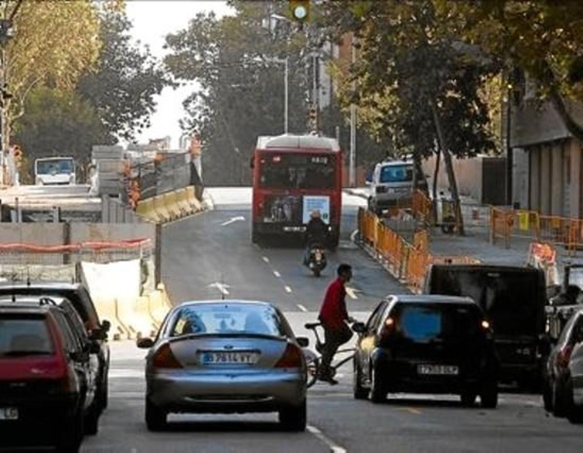 Tram del carrer d’Espronceda amb els dos carrils oberts després d’acabar el túnel de l’AVE, ahir.