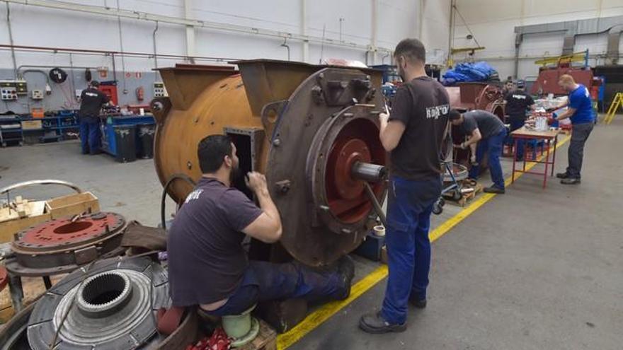 Visita a la zona de reparaciones navales del Puerto de la mano del Clúster Marítimo