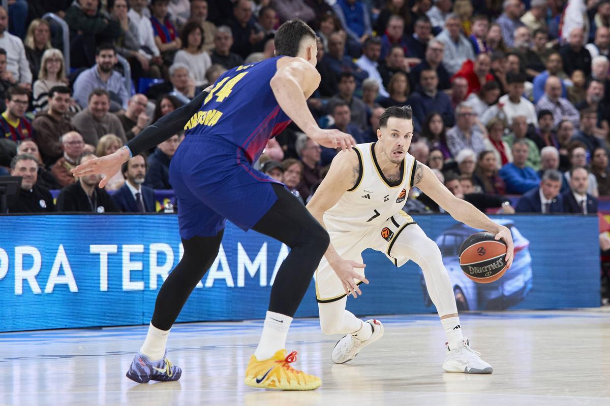 Thomas Heurtel frente a Willy Hernangómez.