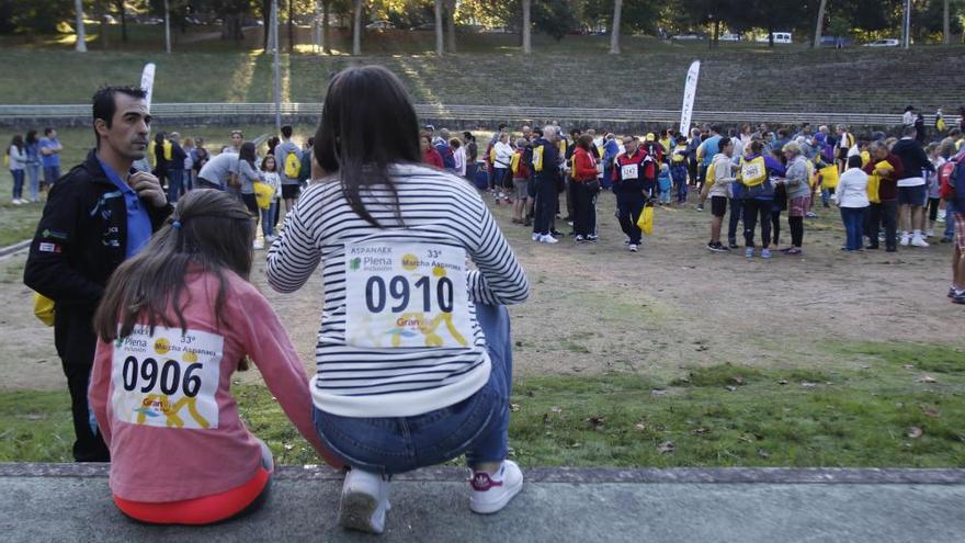 Deporte y solidaridad unen sus manos en una marcha por el centro de Vigo