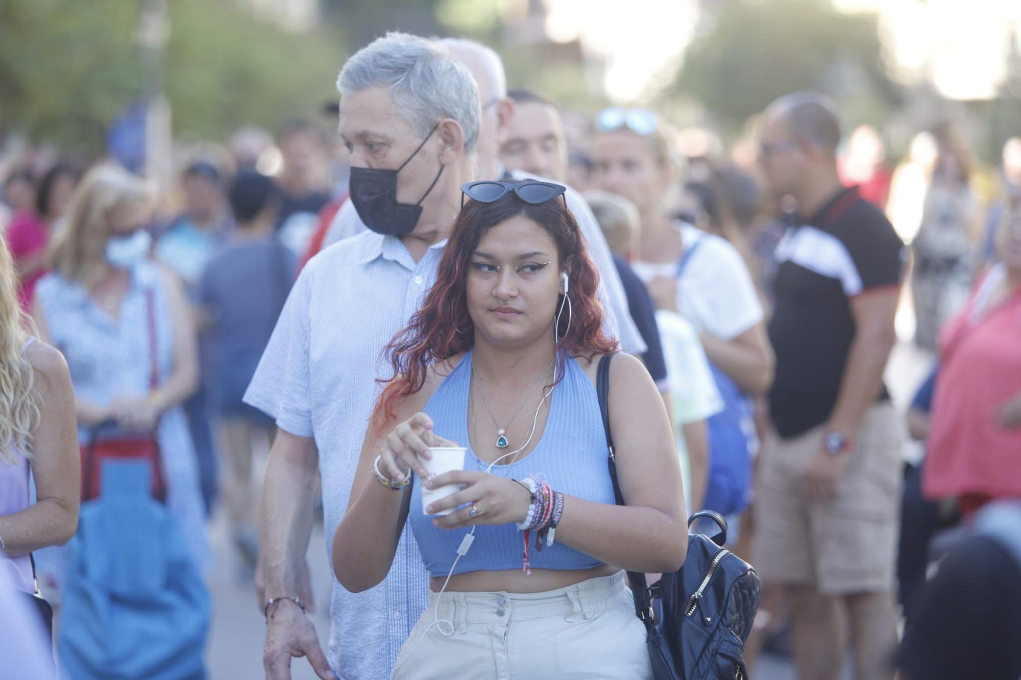 Cientos de personas y degustaciones gratis en el Día de la Horchata en València