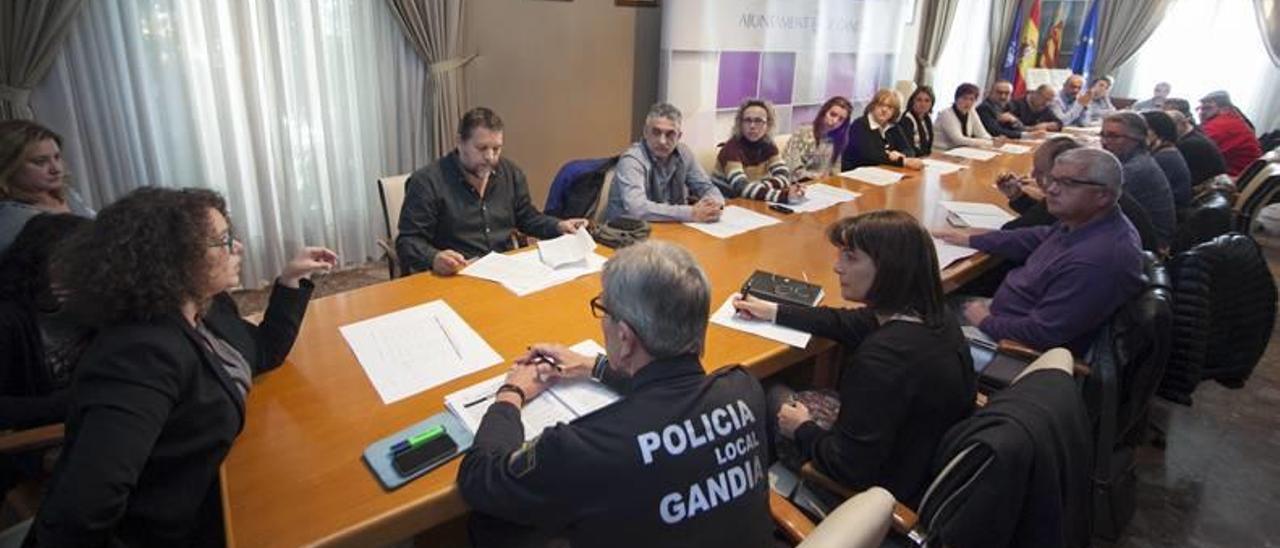 Hosteleros y vecinos de Gandia intentan consensuar una ordenanza que evite molestias por ruido