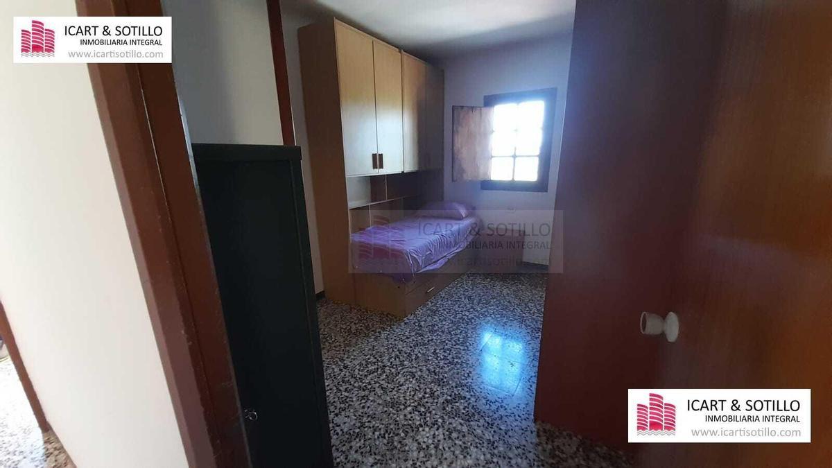 Galería de imágenes: Casa con piscina en venta en Vinaròs: una propiedad urbana con gran parcela y descuento de 15.000 euros