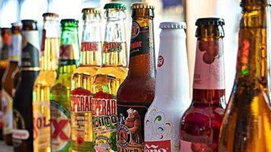 Botellas de cervezas que se podrán degustar en la Feria de la Cerveza de Ibiza.