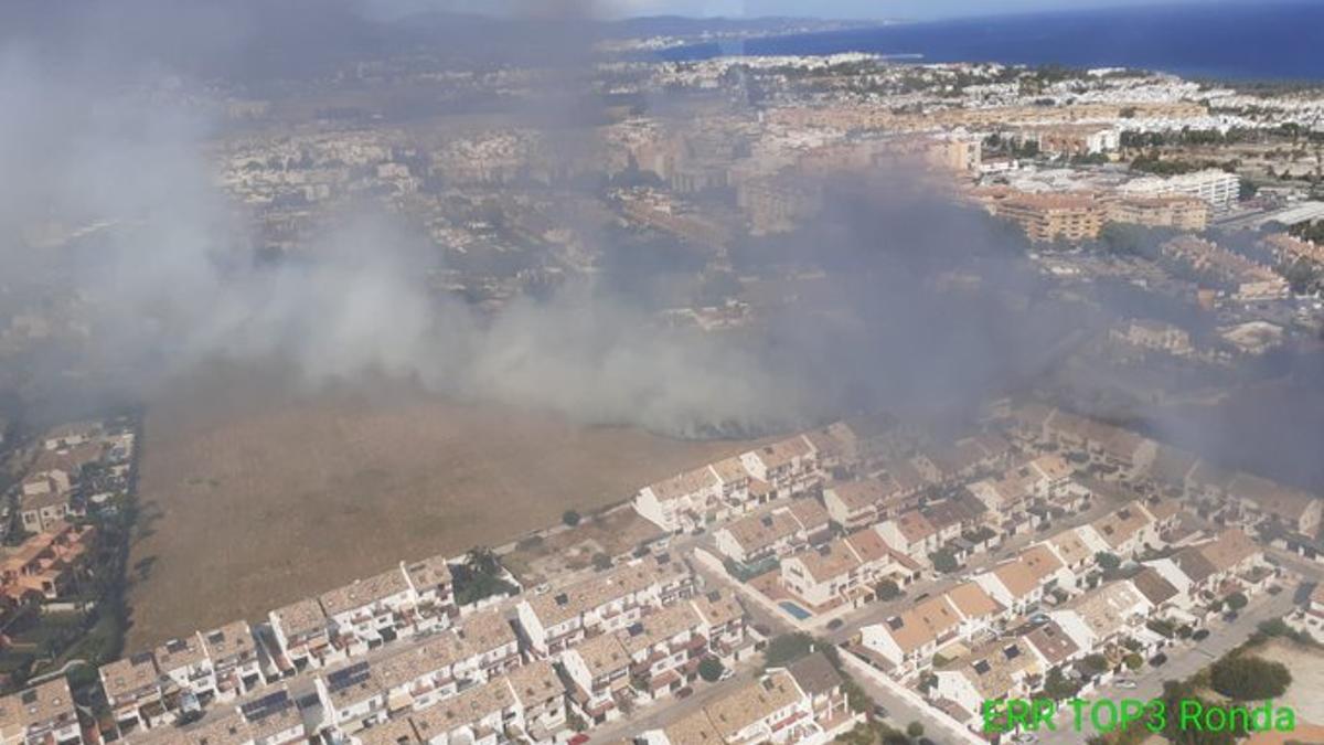 Vista de la zona del incendio en Marbella.