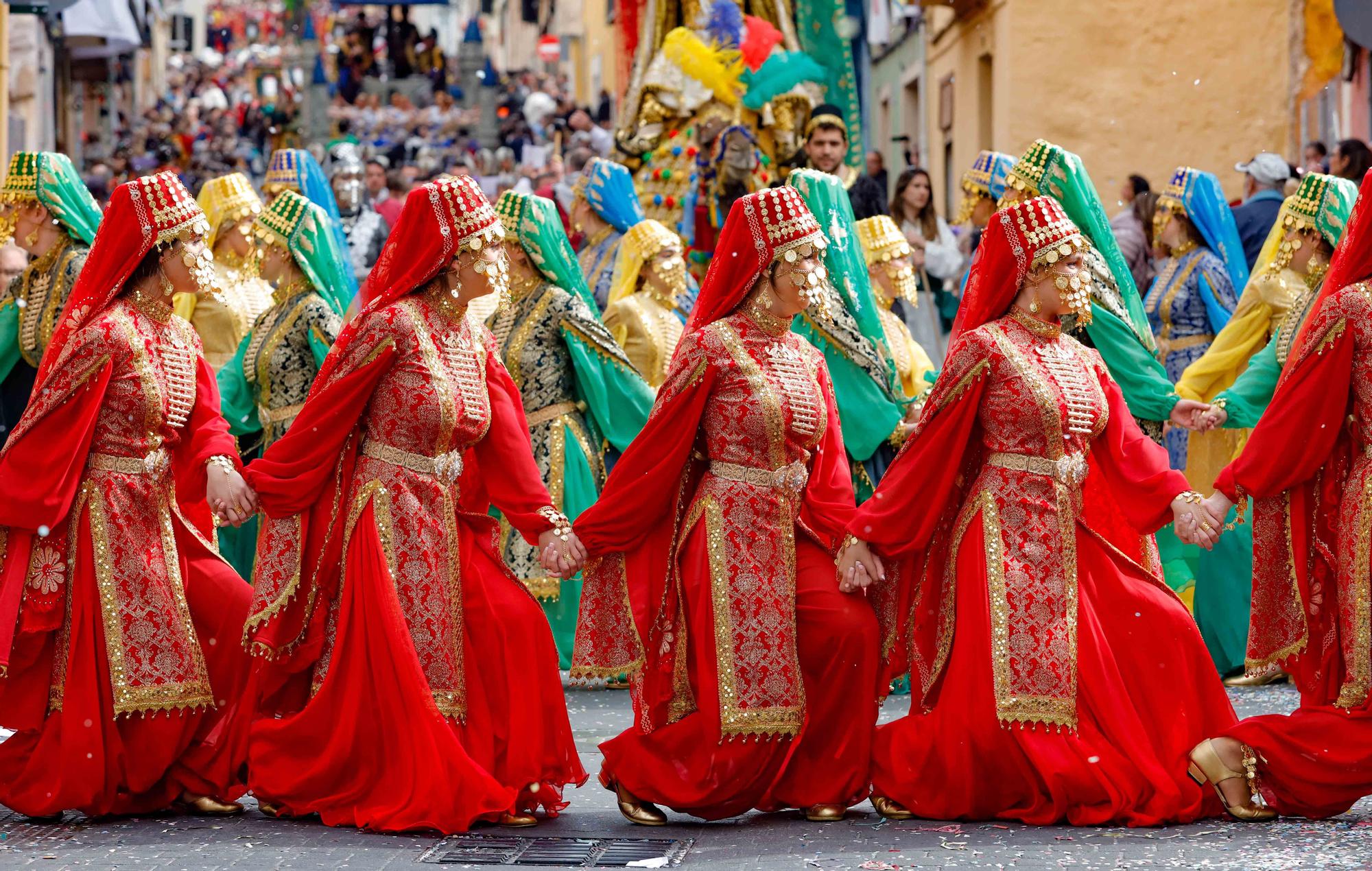 Espectaculares boatos y carrozas en las Fiestas de Alcoy