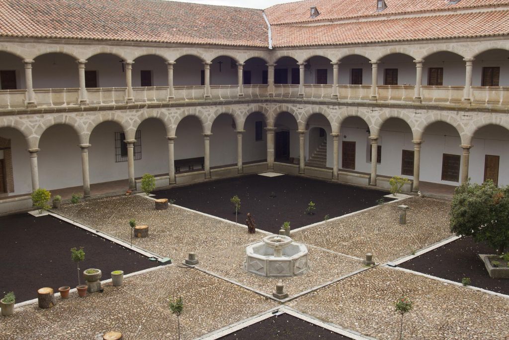 En Madrigal de las Torres se encuentra este imponente monasterio