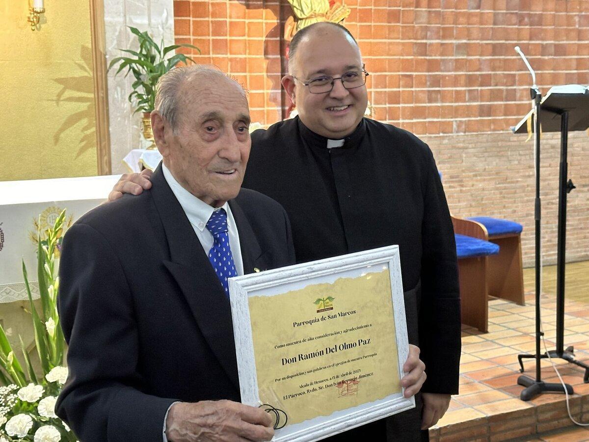 Ramón del Olmo en una distinción en la Parroquia de San Marcos el pasado 17 de abril de 2021.
