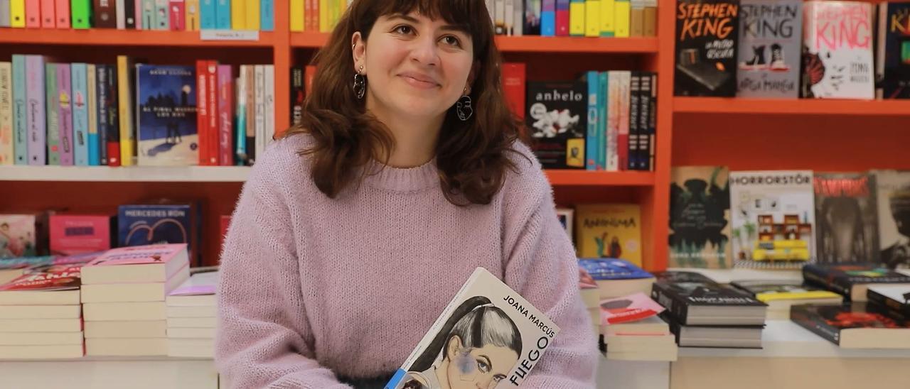 Joana Marcús cautiva a los jóvenes con ‘Ciudades de humo’, una novela distópica