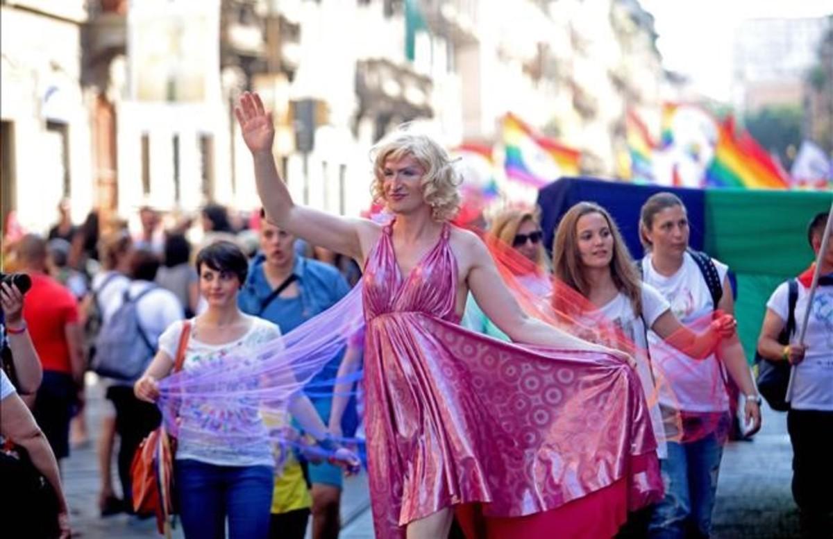 jjubierre34452542 milan  italy   25 06 2016   people take part in a gay pride 160625182620