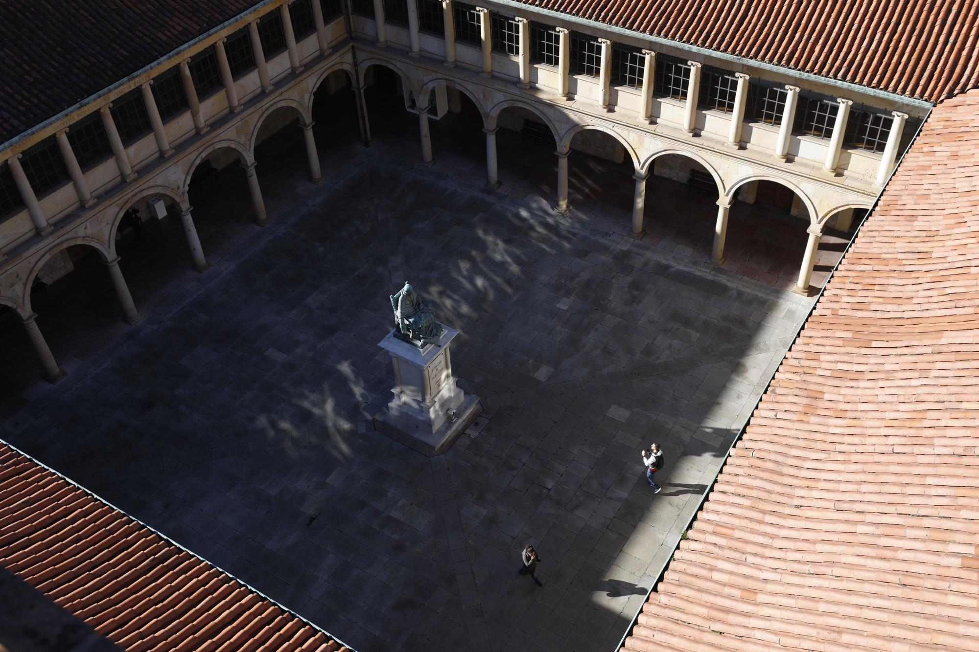 EN IMÁGENES: Los tesoros de la Universidad de Oviedo salen a la luz