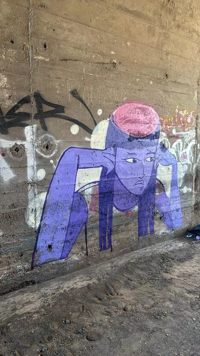 Varios jóvenes hacen pintadas en Güímar