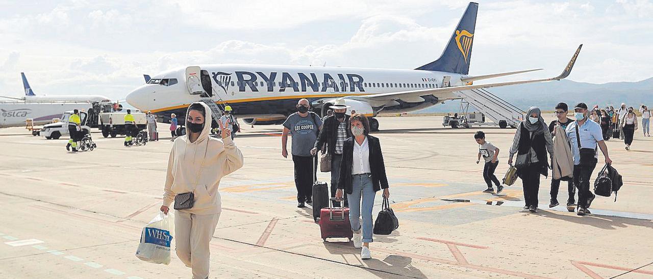 Imagen de archivo de la llegada de pasajeros al aeropuerto de Castellón, al retomarse los vuelos tras la pandemia.