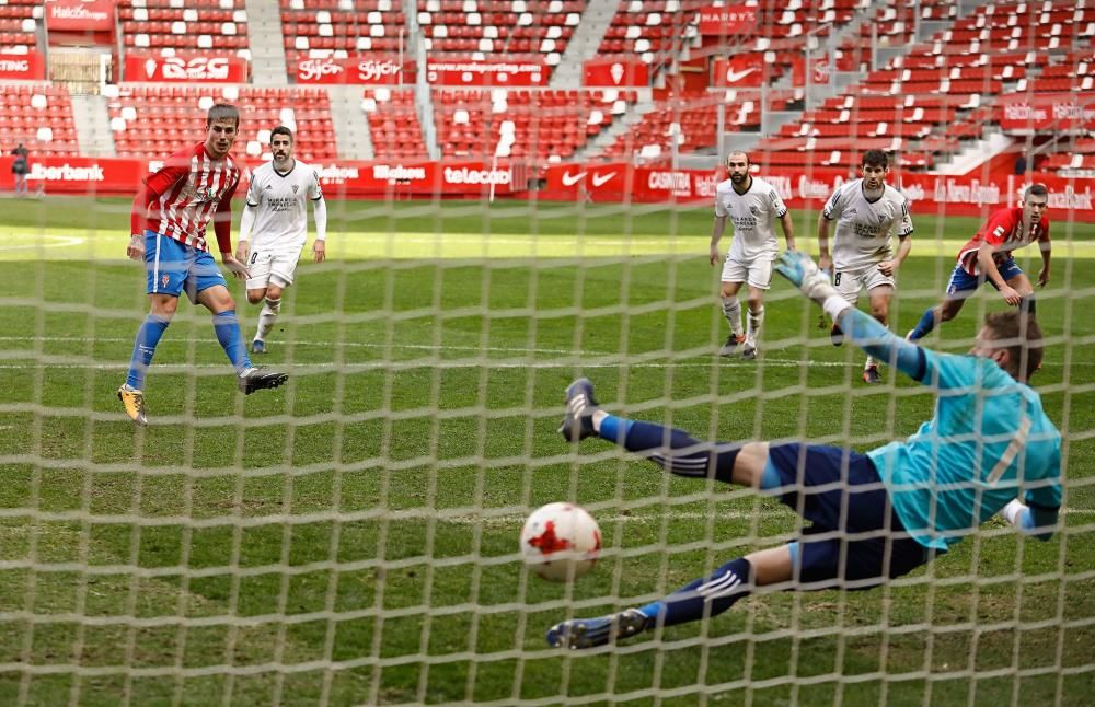 El partido entre el Sporting B y el Mirandés, en imágenes