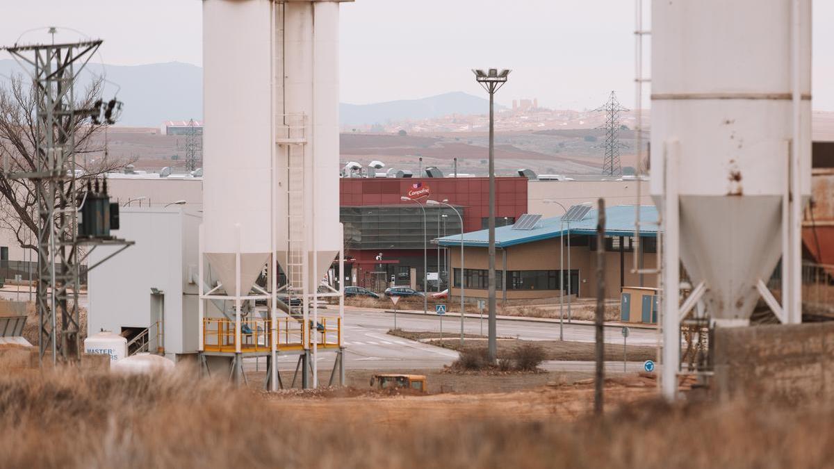 Varias naves industriales en el polígono de Ólvega.