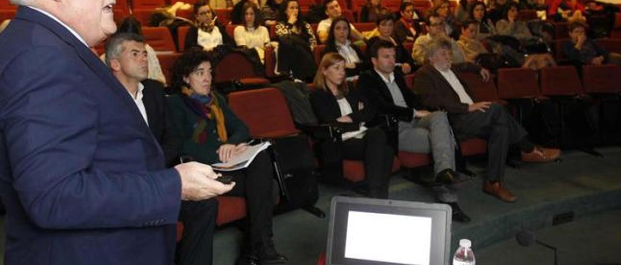 Ignacio Arnott, durante su charla en el Colegio de Médicos.