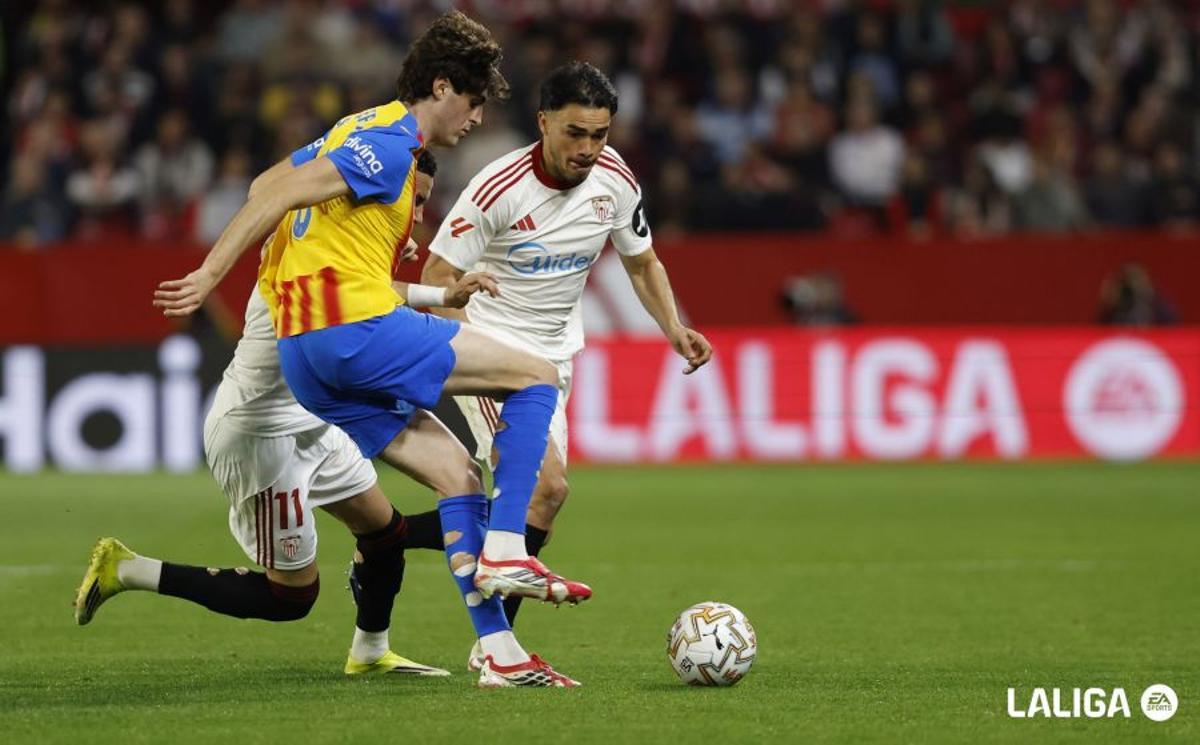 Javi Guerra, en el Pizjuán, donde el Valencia ganó 0-2... última victoria en LaLiga y el espejo donde mirarse para la cita en Mallorca